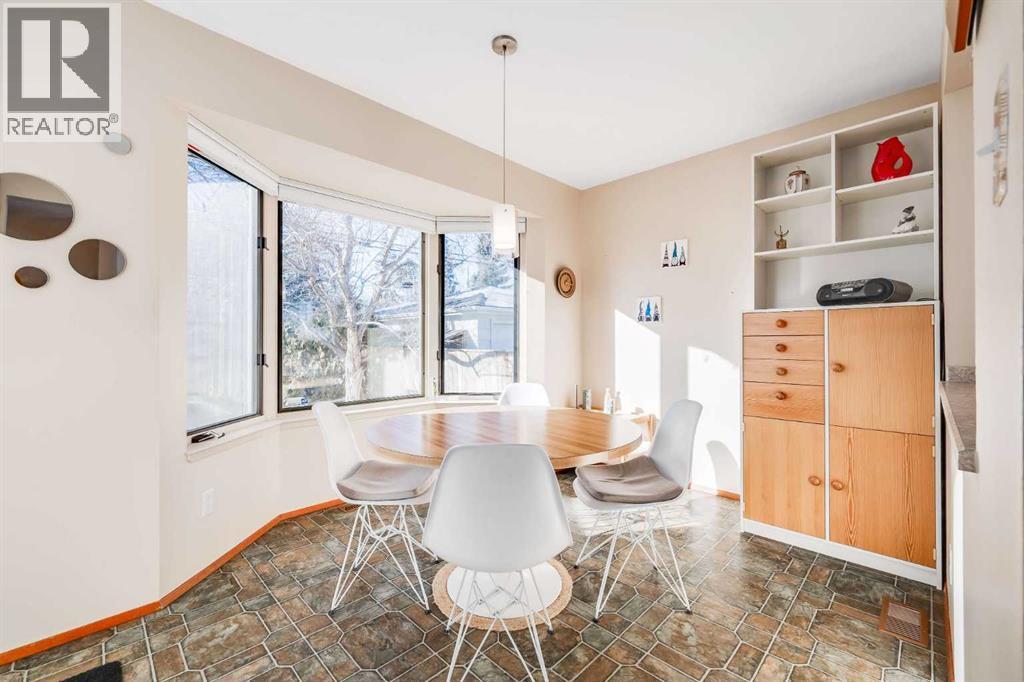 7431 5 Street Sw, Calgary, AB - Indoor Photo Showing Other Room