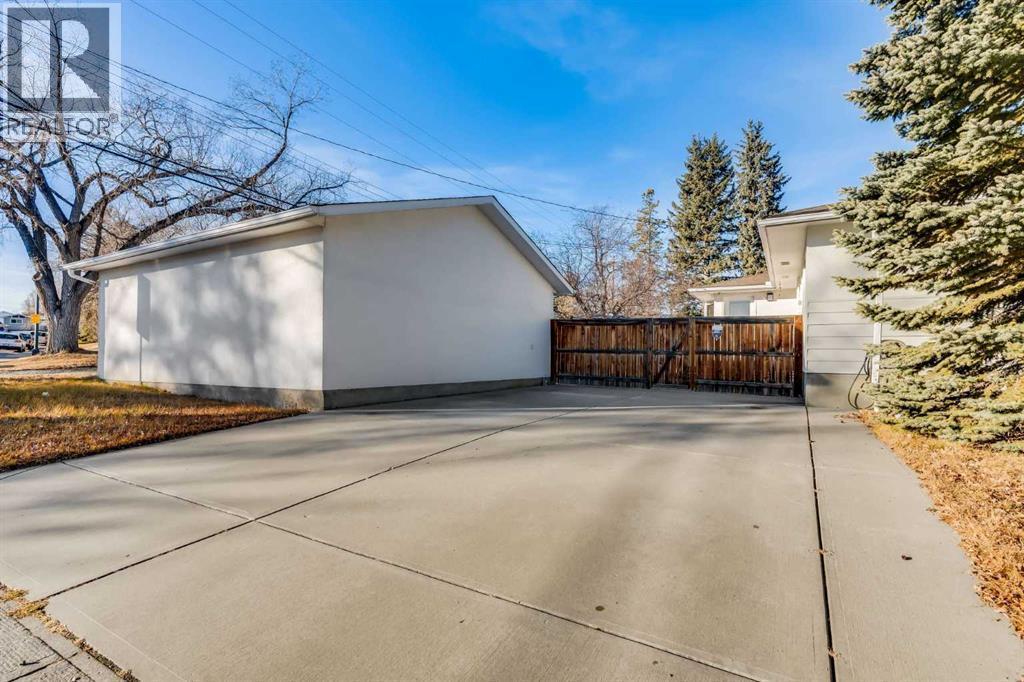 7431 5 Street Sw, Calgary, AB - Outdoor