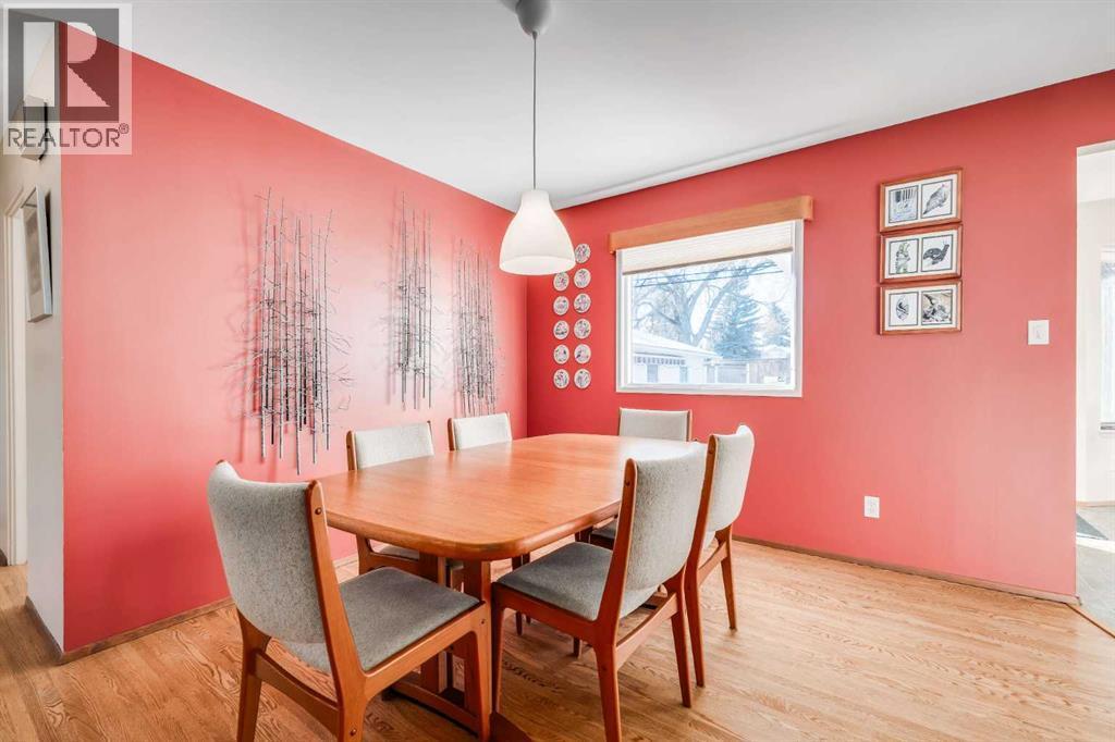 7431 5 Street Sw, Calgary, AB - Indoor Photo Showing Dining Room