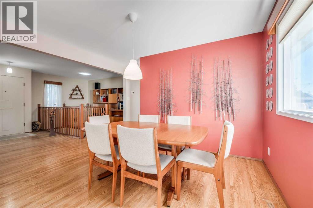 7431 5 Street Sw, Calgary, AB - Indoor Photo Showing Dining Room