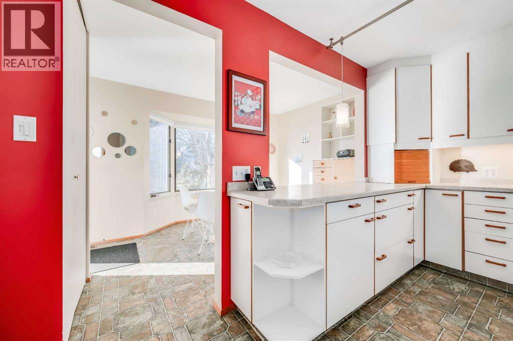 7431 5 Street Sw, Calgary, AB - Indoor Photo Showing Kitchen