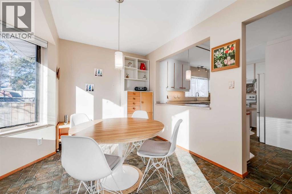 7431 5 Street Sw, Calgary, AB - Indoor Photo Showing Dining Room