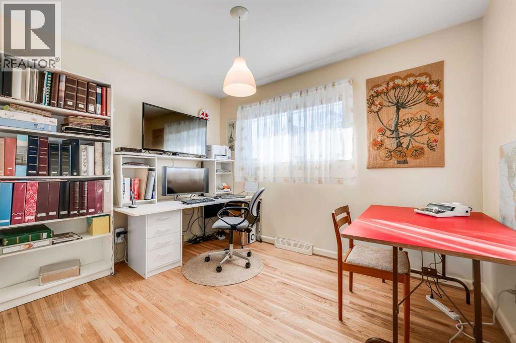 7431 5 Street Sw, Calgary, AB - Indoor Photo Showing Office