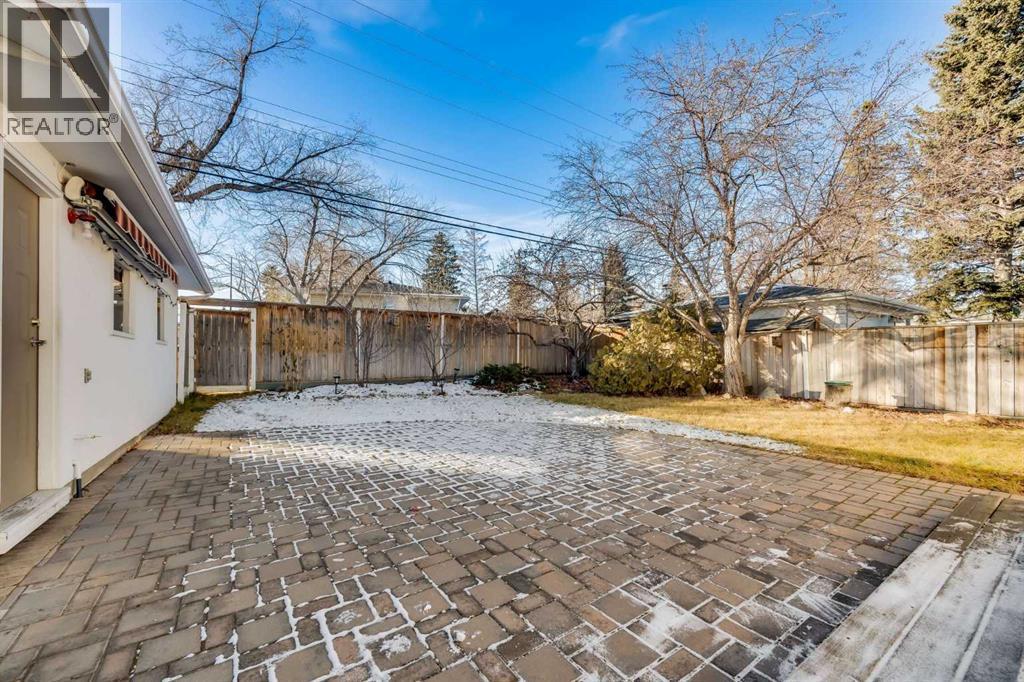 7431 5 Street Sw, Calgary, AB - Outdoor