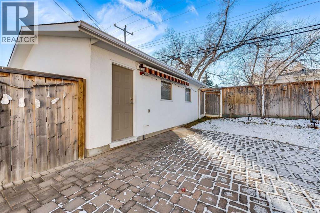 7431 5 Street Sw, Calgary, AB - Outdoor