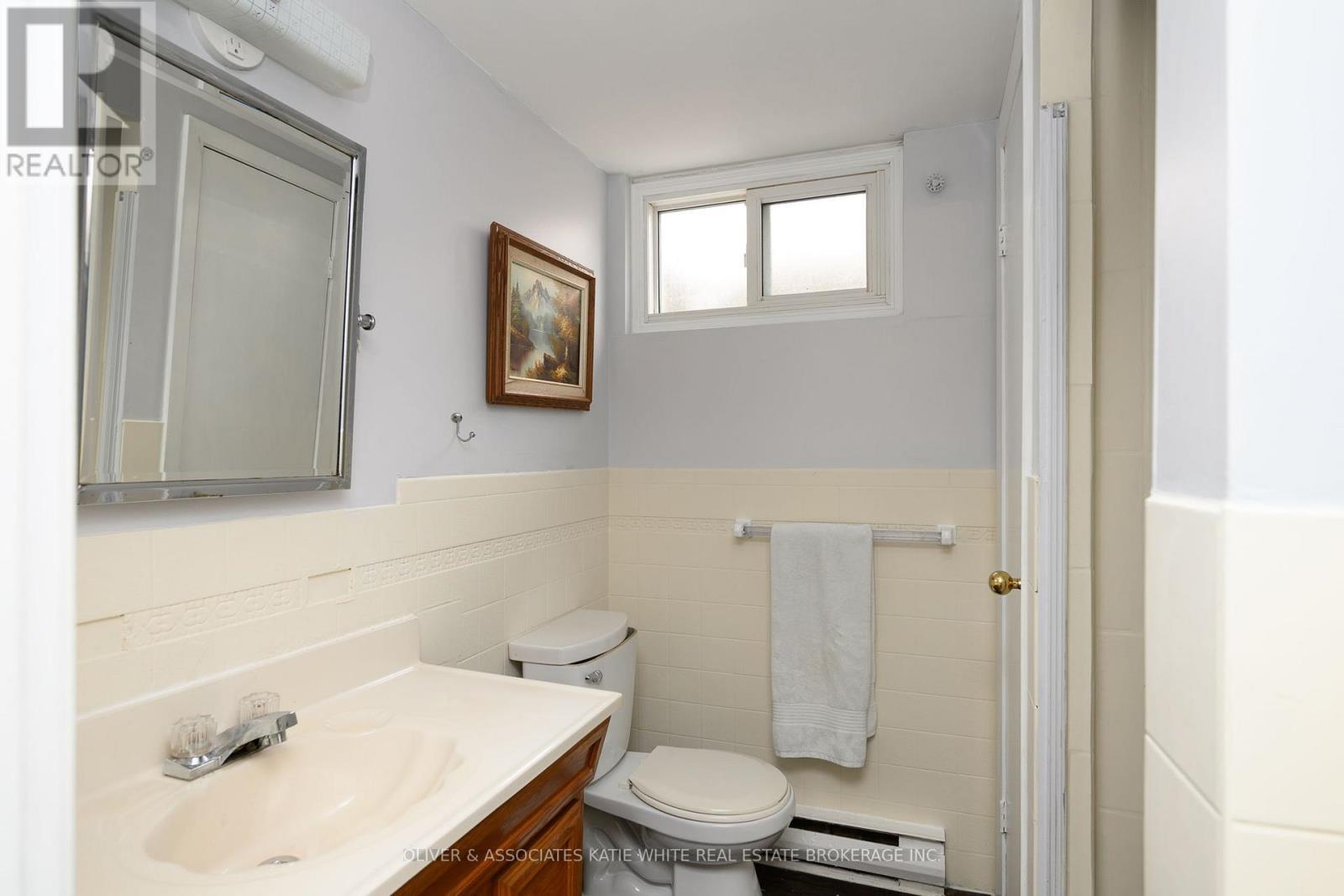 420 Riverside Drive, London North (North N), ON - Indoor Photo Showing Bathroom
