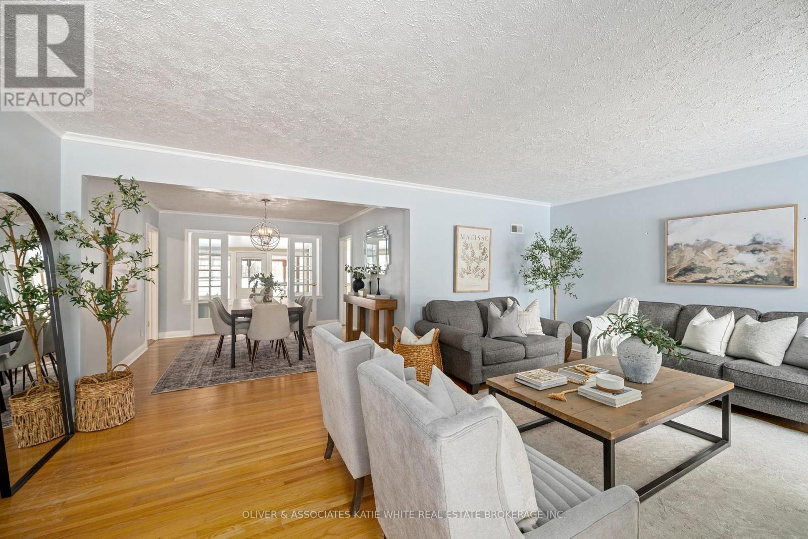 420 Riverside Drive, London North (North N), ON - Indoor Photo Showing Living Room