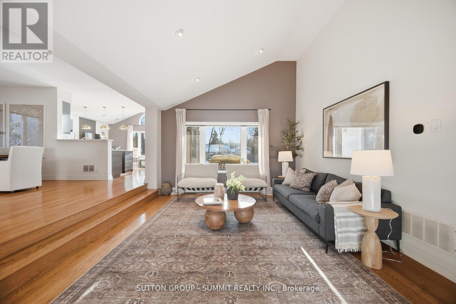 24 Joymar Drive, Mississauga, ON - Indoor Photo Showing Living Room