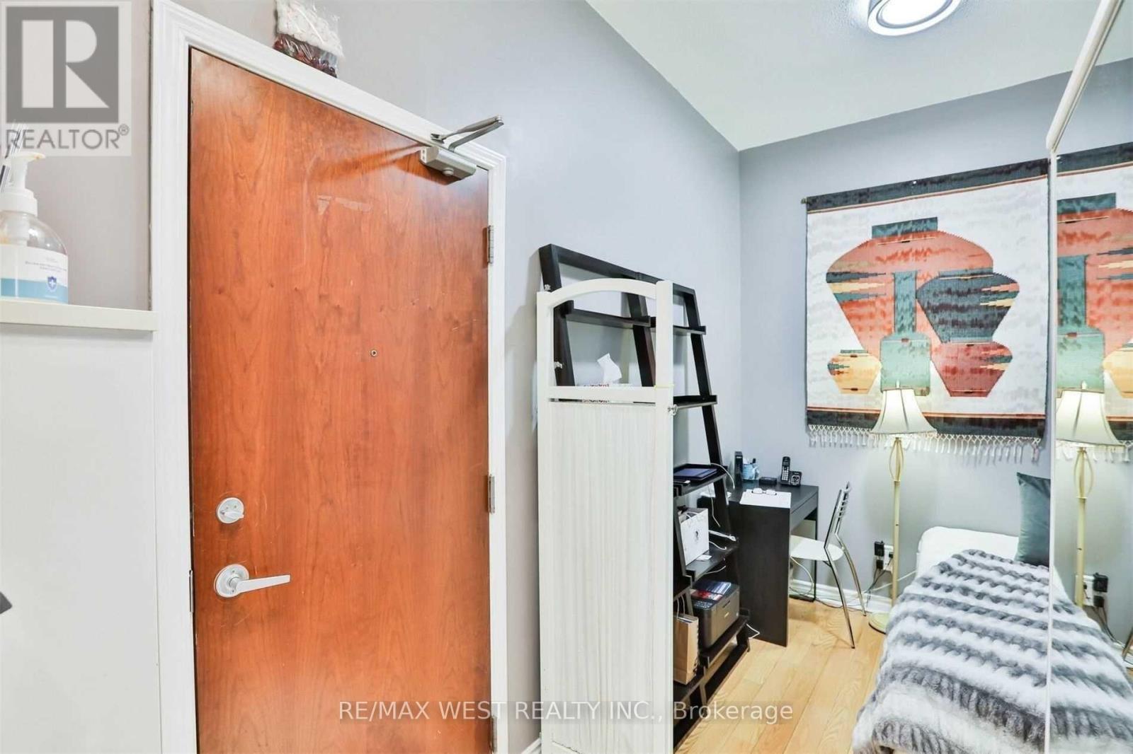 Gv-108 - 330 Princess Royal Drive, Mississauga, ON - Indoor