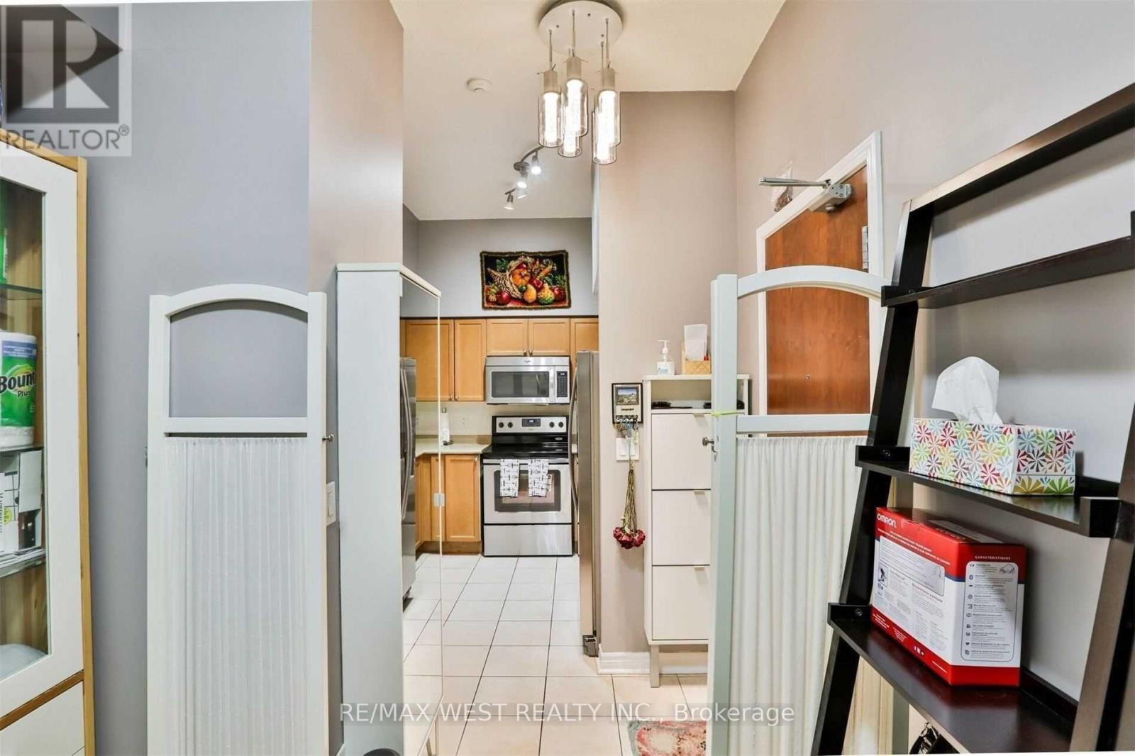 Gv-108 - 330 Princess Royal Drive, Mississauga, ON - Indoor