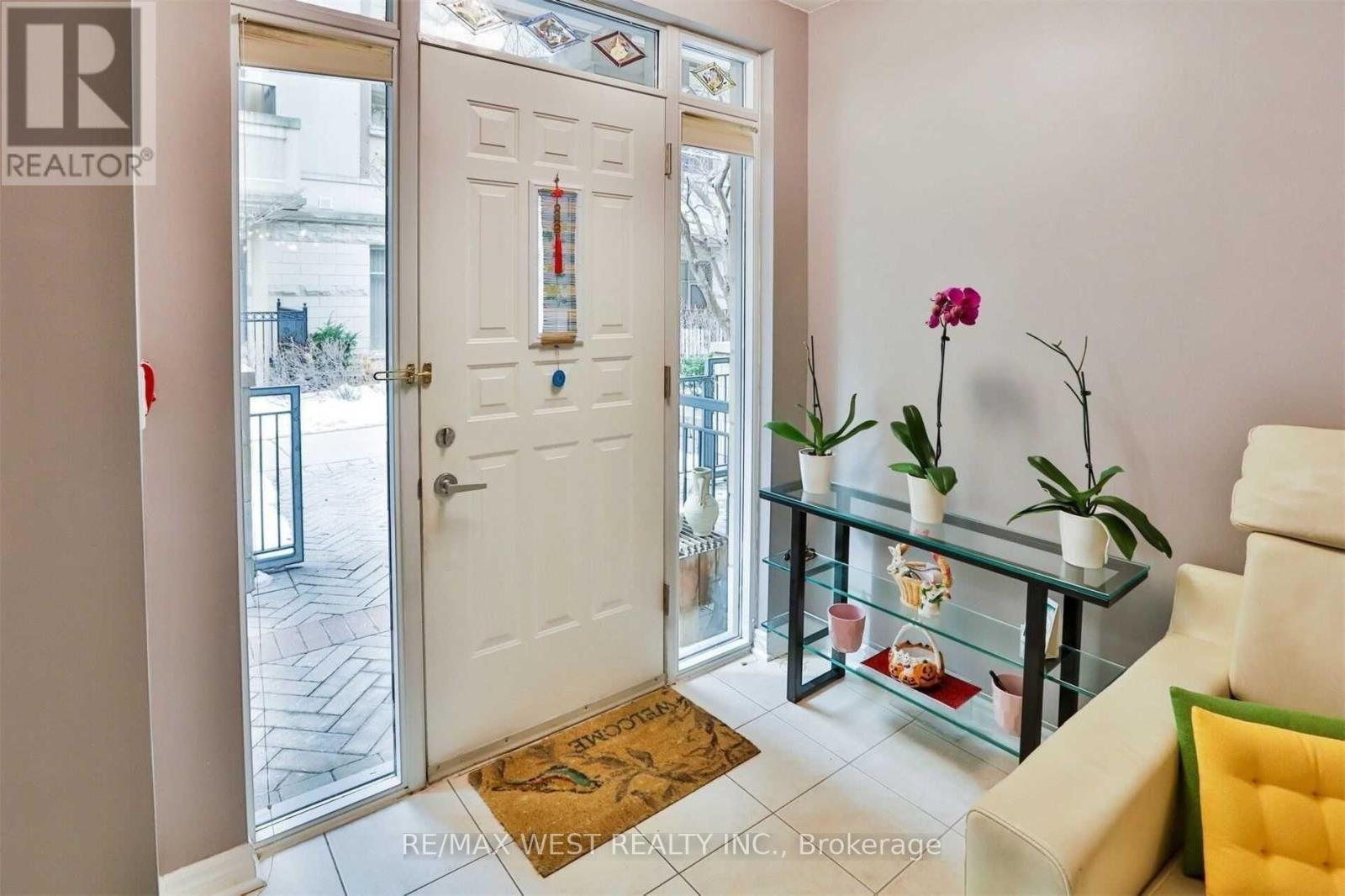 Gv-108 - 330 Princess Royal Drive, Mississauga, ON - Indoor Photo Showing Other Room