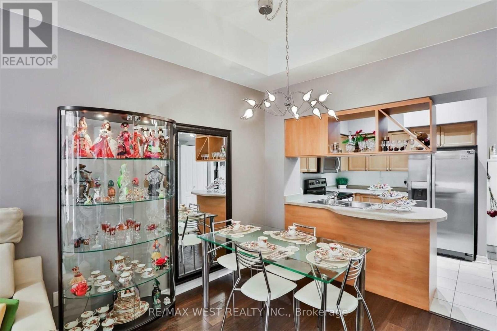 Gv-108 - 330 Princess Royal Drive, Mississauga, ON - Indoor