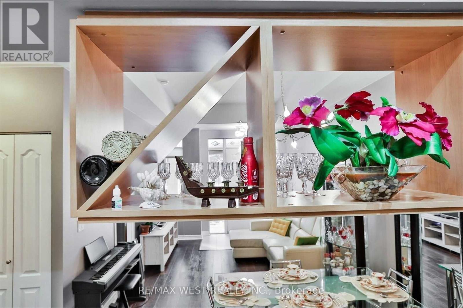 Gv-108 - 330 Princess Royal Drive, Mississauga, ON - Indoor Photo Showing Other Room