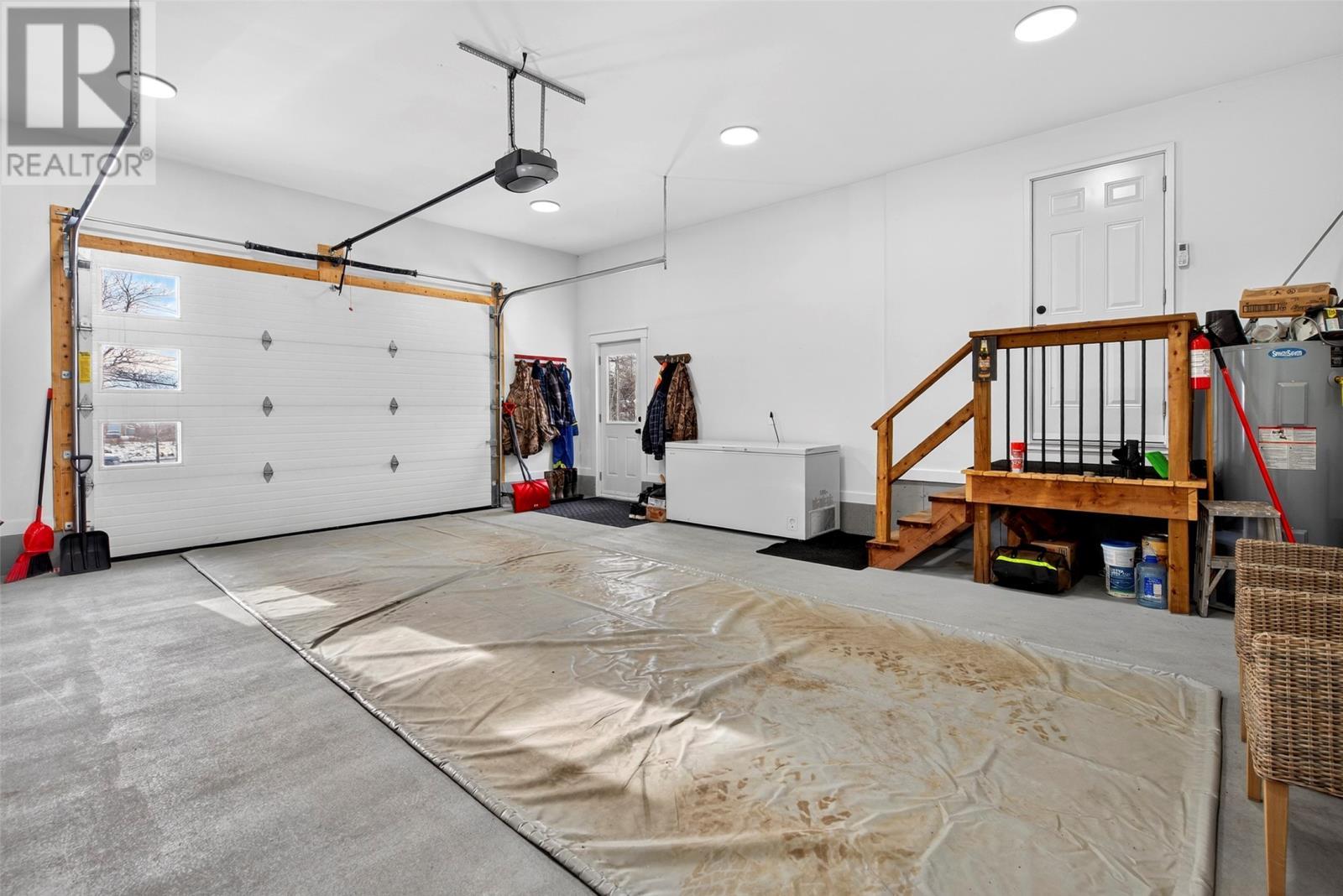 44 Bond Road, Whitbourne, NL - Indoor Photo Showing Garage