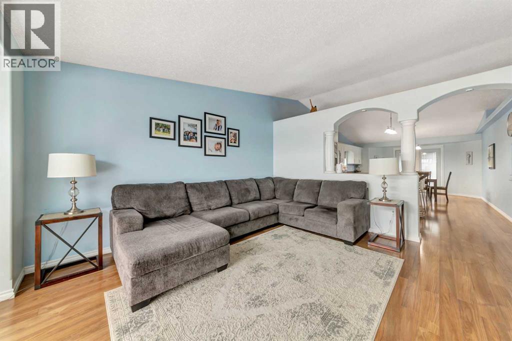 3204 65 Avenue, Lloydminster, AB - Indoor Photo Showing Living Room