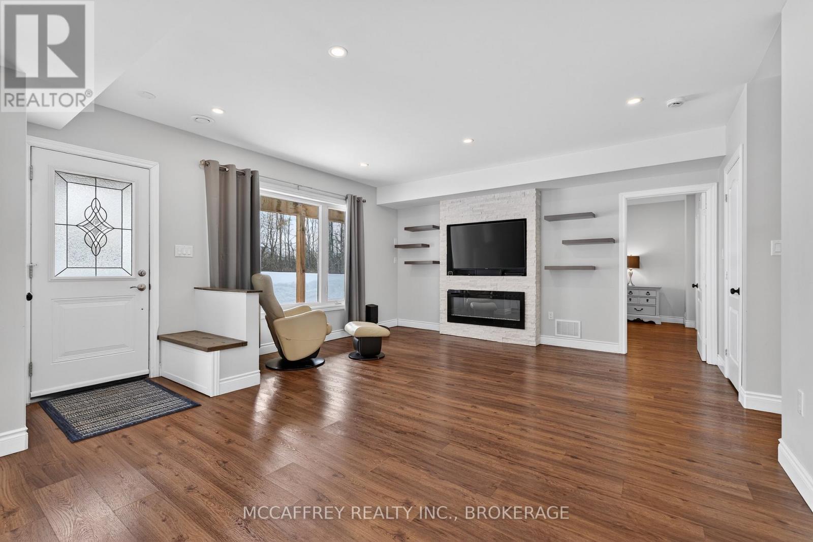 806 County Rd 1, Stone Mills (Stone Mills), ON - Indoor Photo Showing Living Room