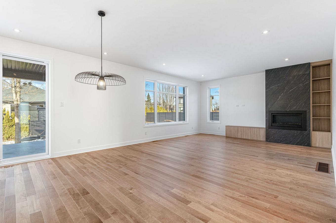 Vue d'ensemble - 751 Rue Louis-Quilico, Boucherville, QC - Indoor Photo Showing Living Room With Fireplace