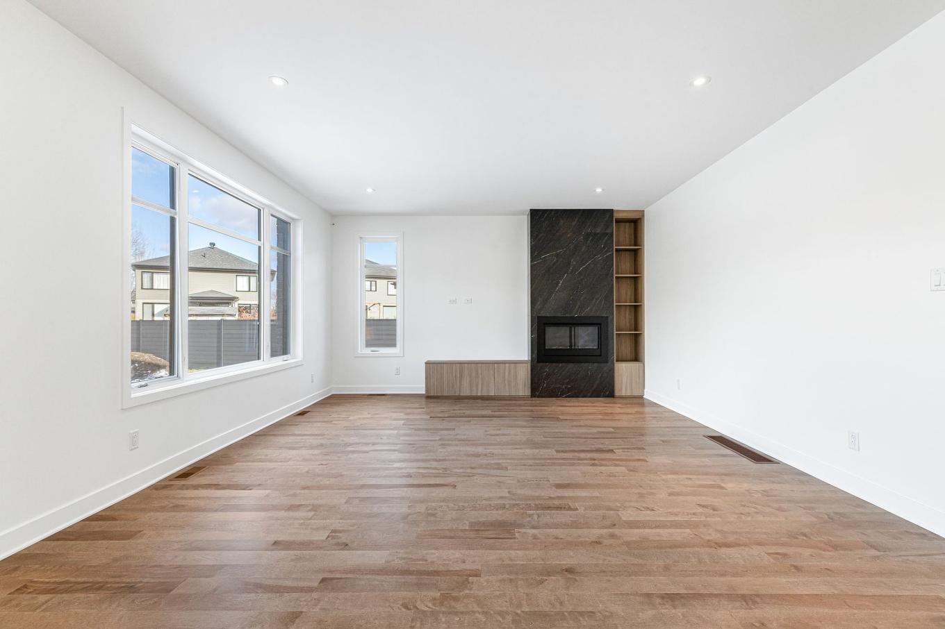 Salon - 751 Rue Louis-Quilico, Boucherville, QC - Indoor With Fireplace