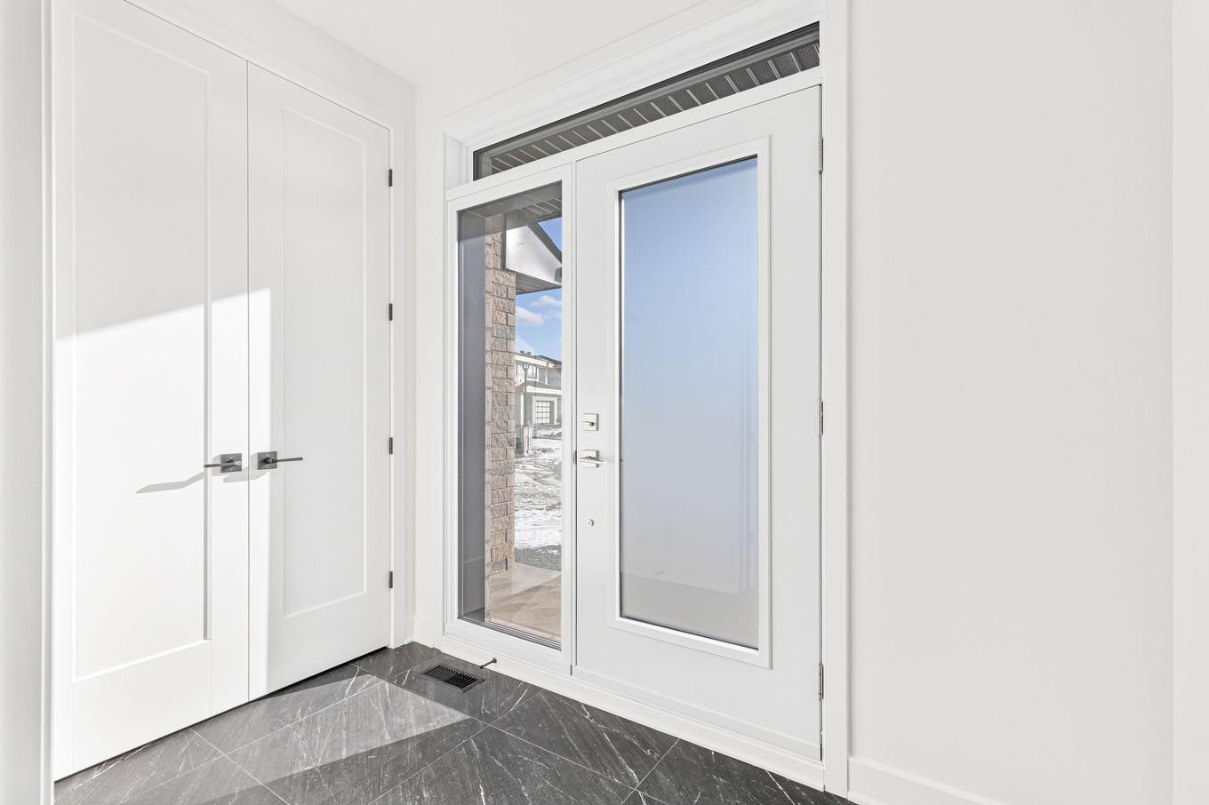 Hall d'entrée/Vestibule - 751 Rue Louis-Quilico, Boucherville, QC - Indoor Photo Showing Other Room