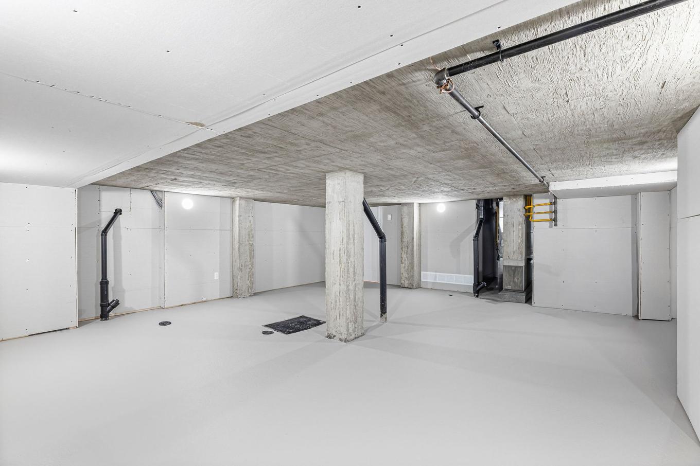 Rangement - 751 Rue Louis-Quilico, Boucherville, QC - Indoor