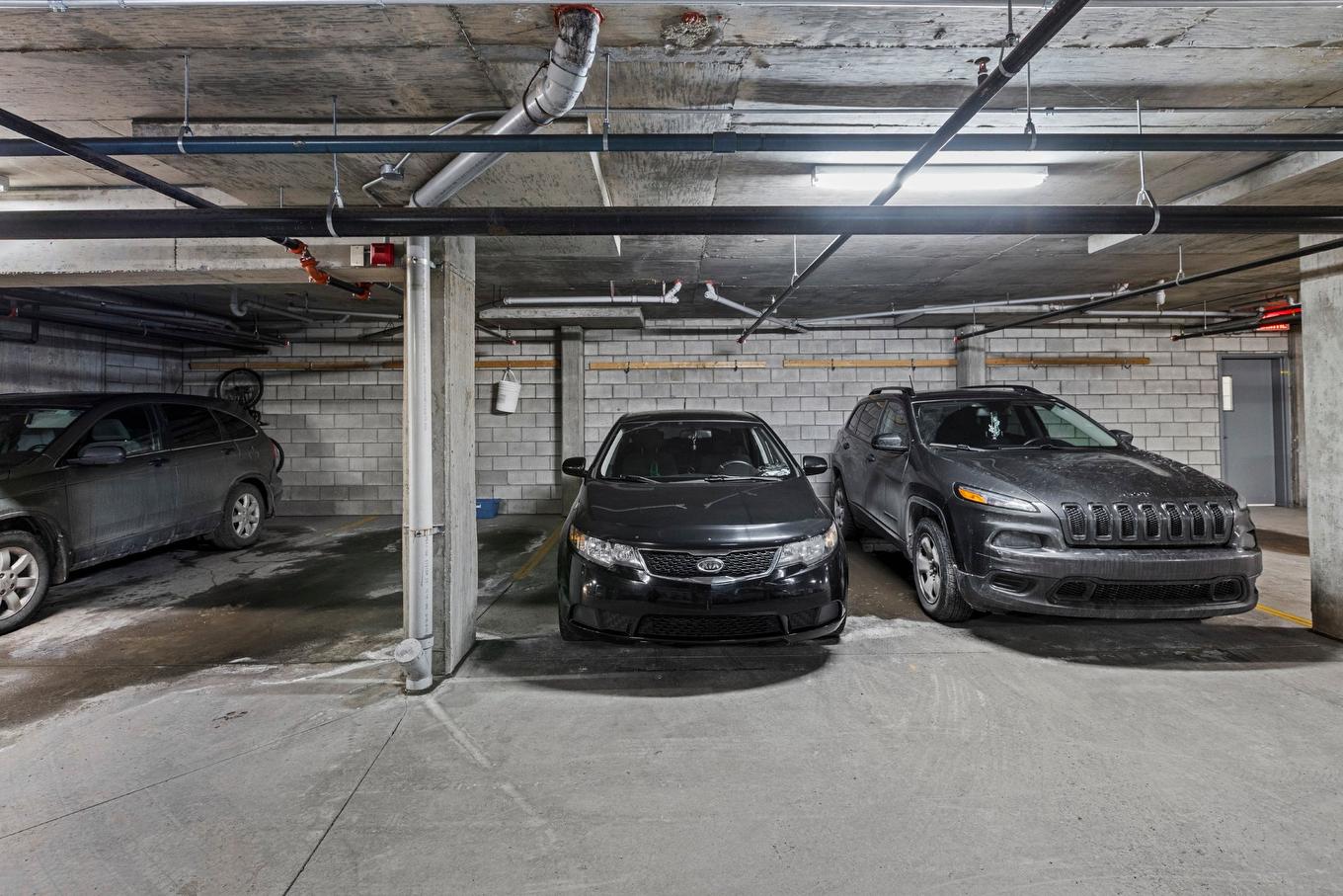 Garage - 206-205 Boul. Henri-Bourassa O., Montréal (Ahuntsic-Cartierville), QC - Indoor Photo Showing Garage