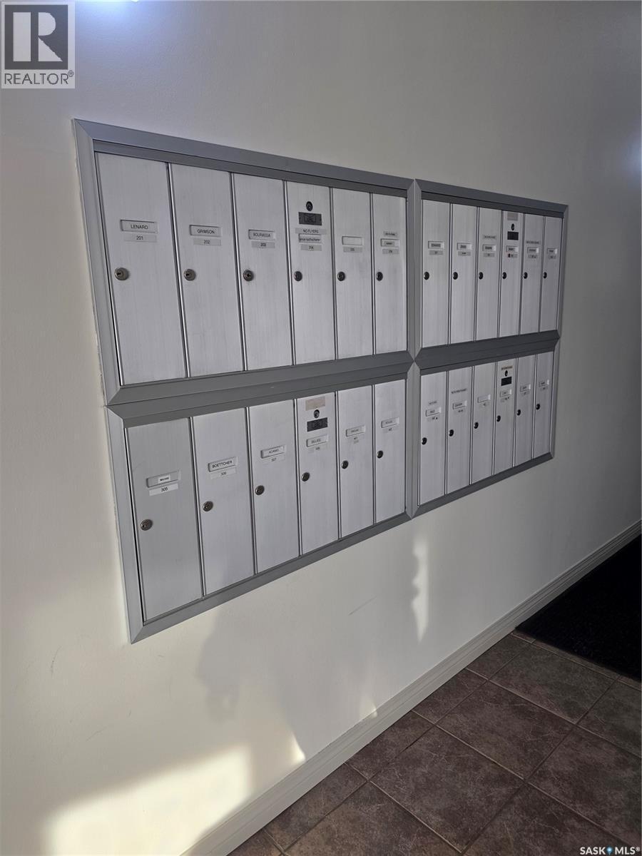 205 701 Henry Street, Estevan, SK - Indoor Photo Showing Other Room