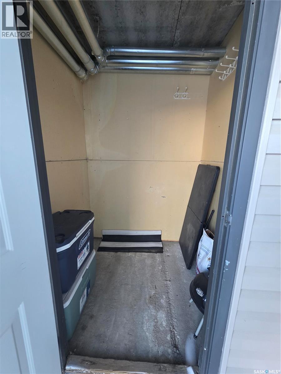 205 701 Henry Street, Estevan, SK - Indoor