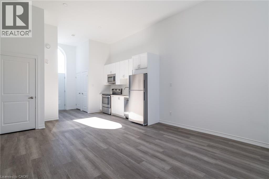 16 West Avenue S, Hamilton, ON - Indoor Photo Showing Other Room