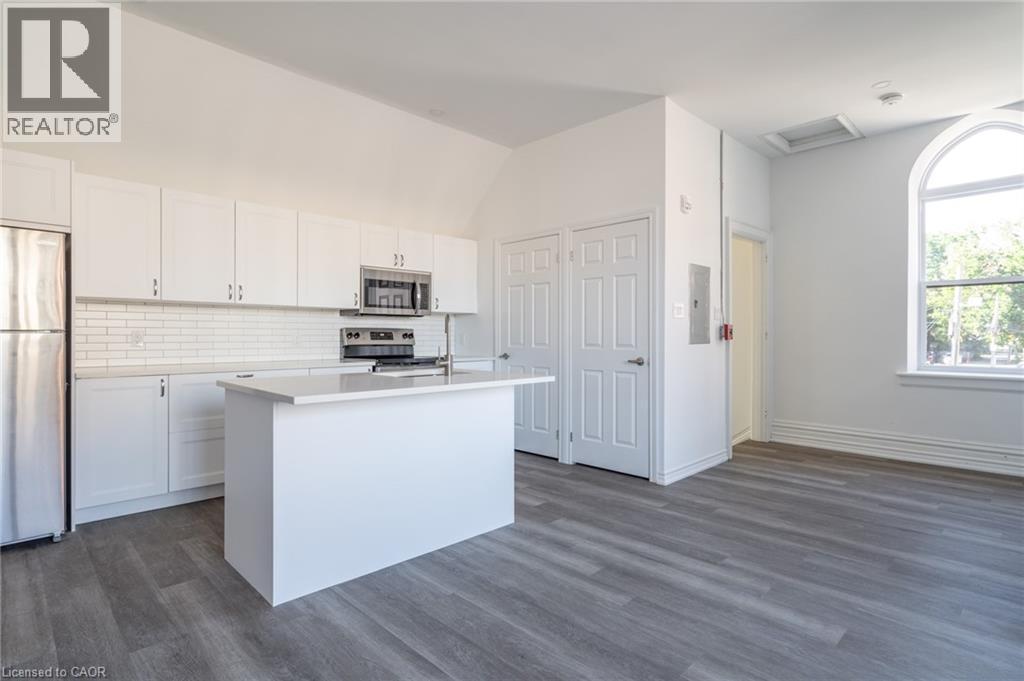 16 West Avenue S, Hamilton, ON - Indoor Photo Showing Kitchen