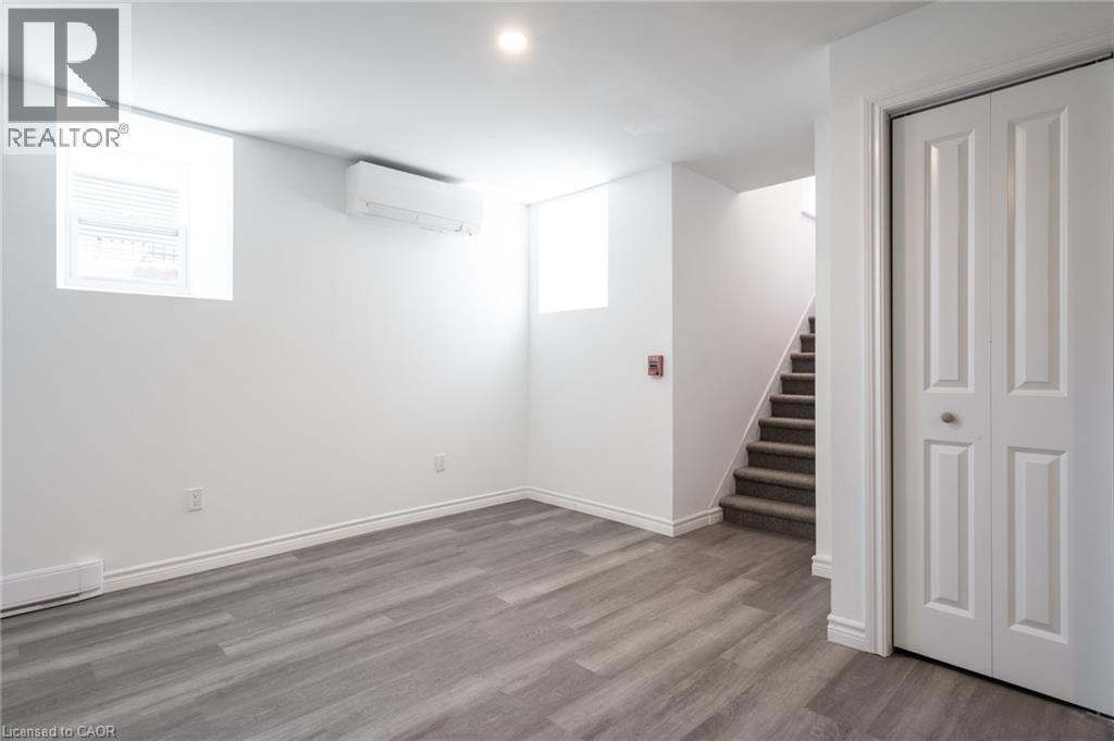 16 West Avenue S, Hamilton, ON - Indoor Photo Showing Other Room