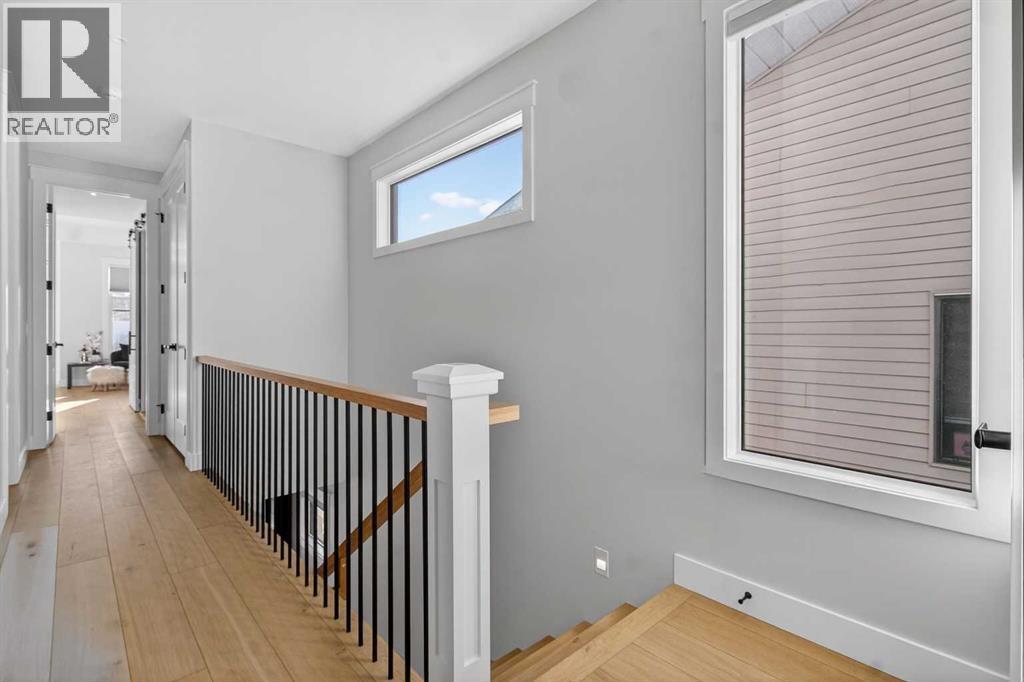 124 26 Avenue Ne, Calgary, AB - Indoor Photo Showing Other Room