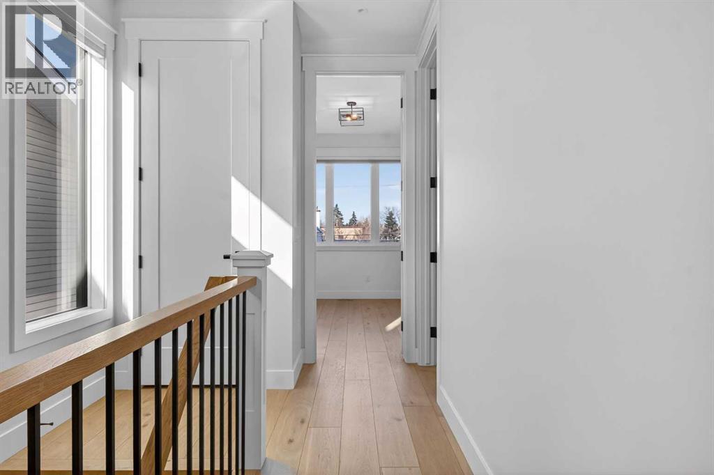 124 26 Avenue Ne, Calgary, AB - Indoor Photo Showing Other Room