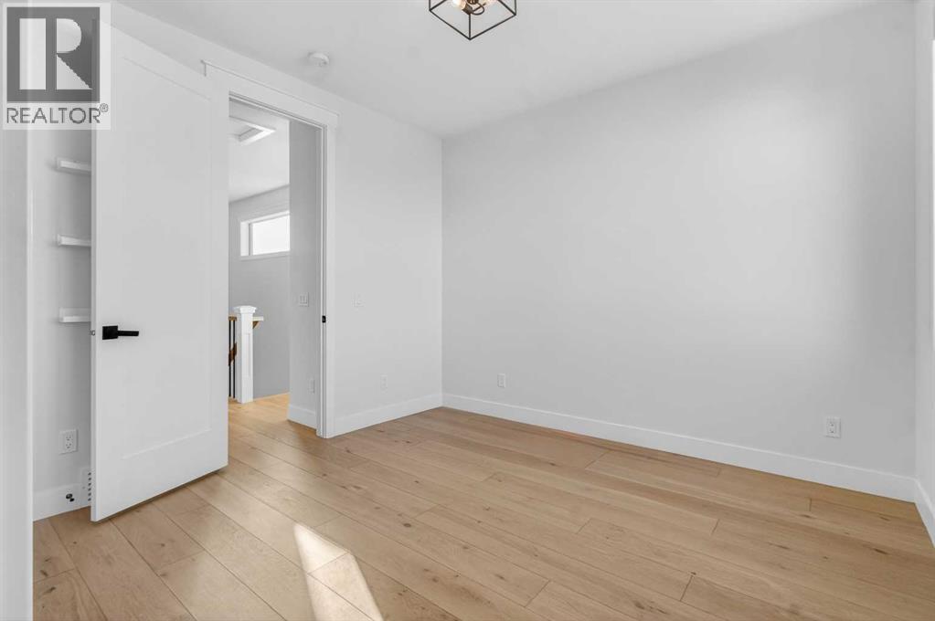 124 26 Avenue Ne, Calgary, AB - Indoor Photo Showing Other Room