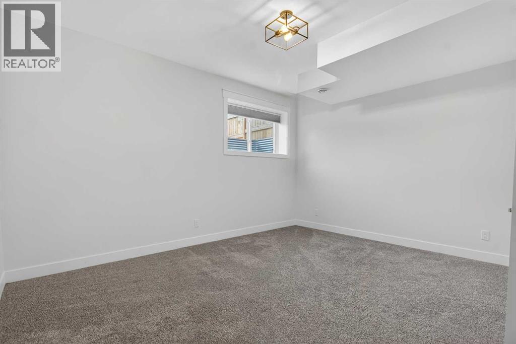 124 26 Avenue Ne, Calgary, AB - Indoor Photo Showing Other Room
