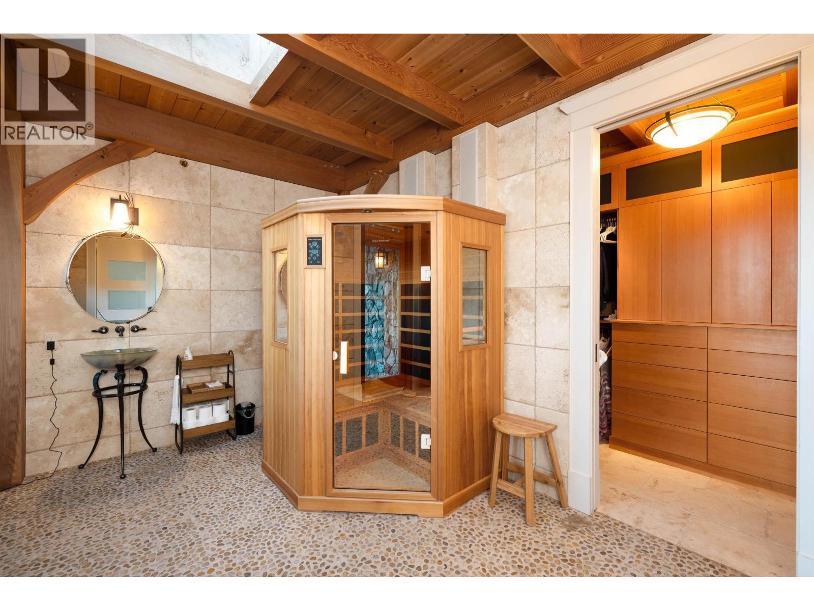 5871 Sunshine Coast Highway, Sechelt, BC - Indoor