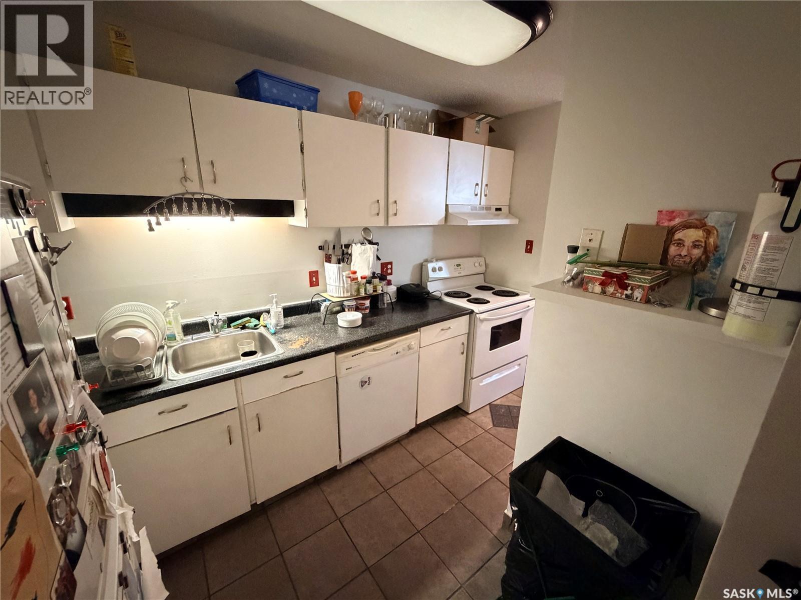 B3 375 Kingsmere Boulevard, Saskatoon, SK - Indoor Photo Showing Kitchen