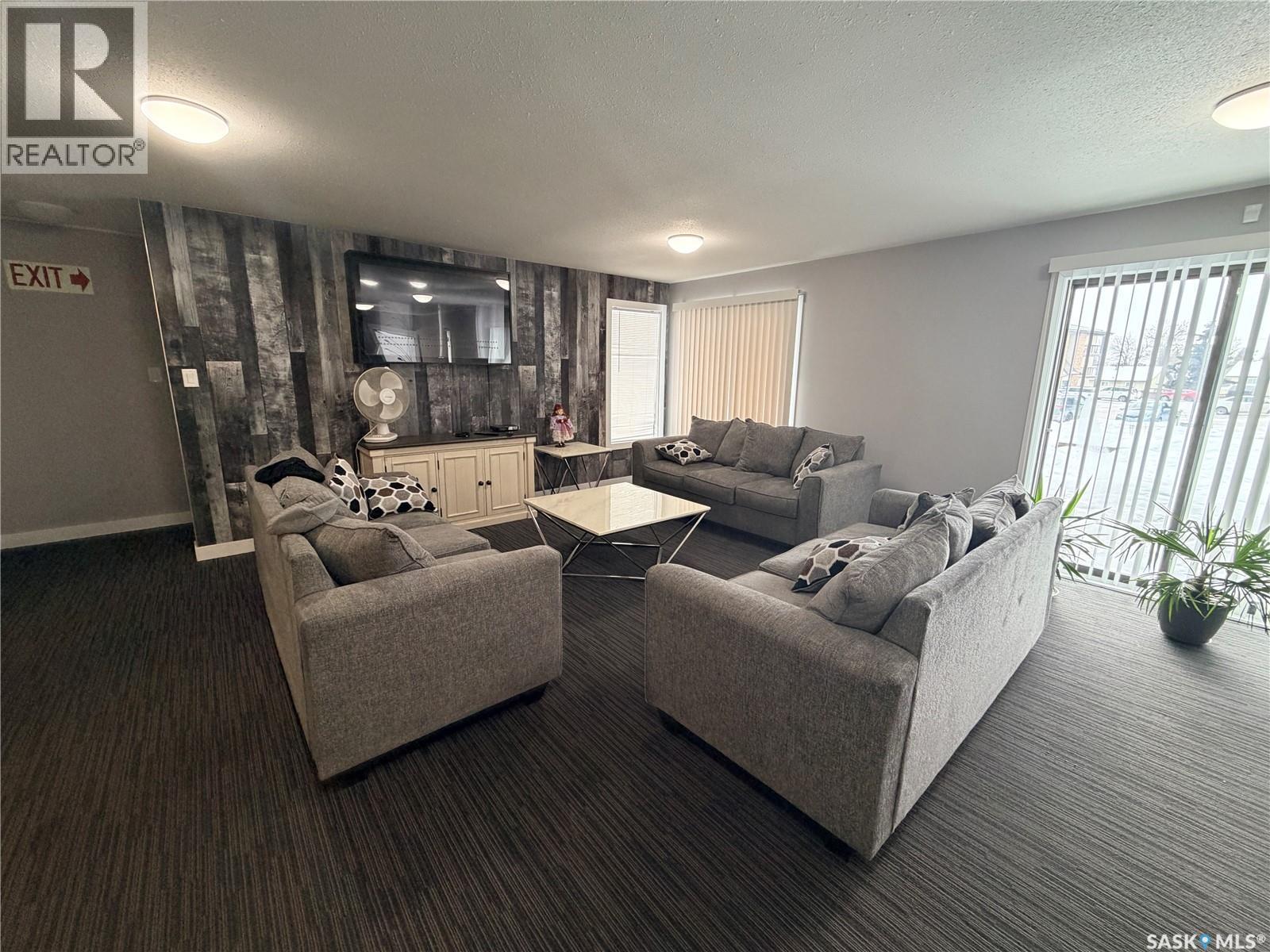 B3 375 Kingsmere Boulevard, Saskatoon, SK - Indoor Photo Showing Living Room