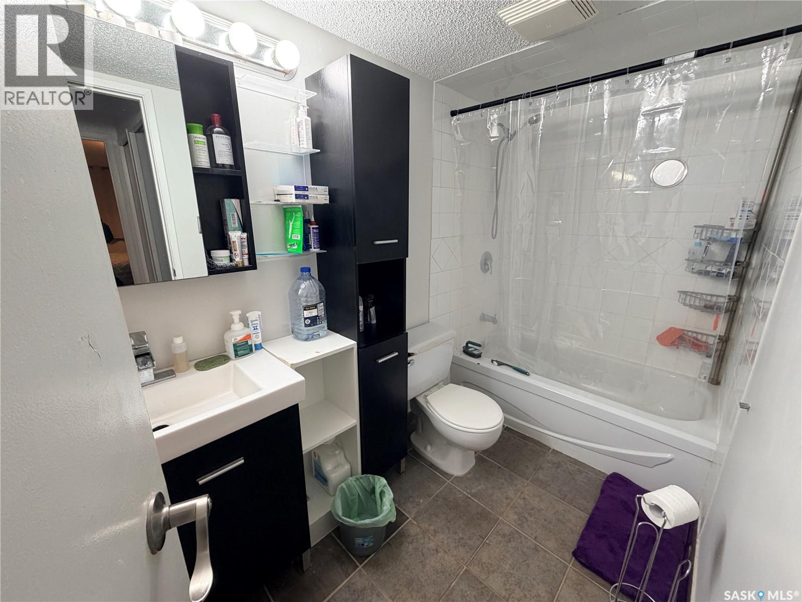 B3 375 Kingsmere Boulevard, Saskatoon, SK - Indoor Photo Showing Bathroom