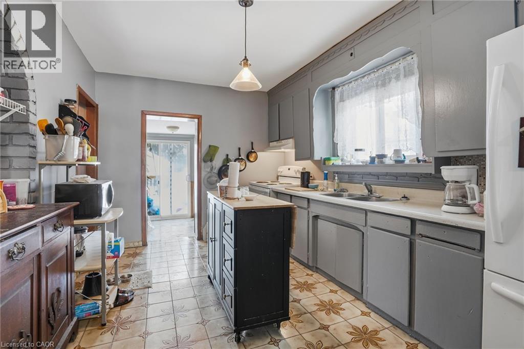 121 Gibson Avenue, Hamilton, ON - Indoor Photo Showing Kitchen With Double Sink