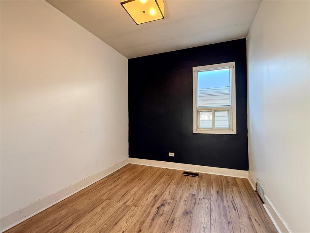 852 5Th Street, Brandon, MB - Indoor Photo Showing Other Room