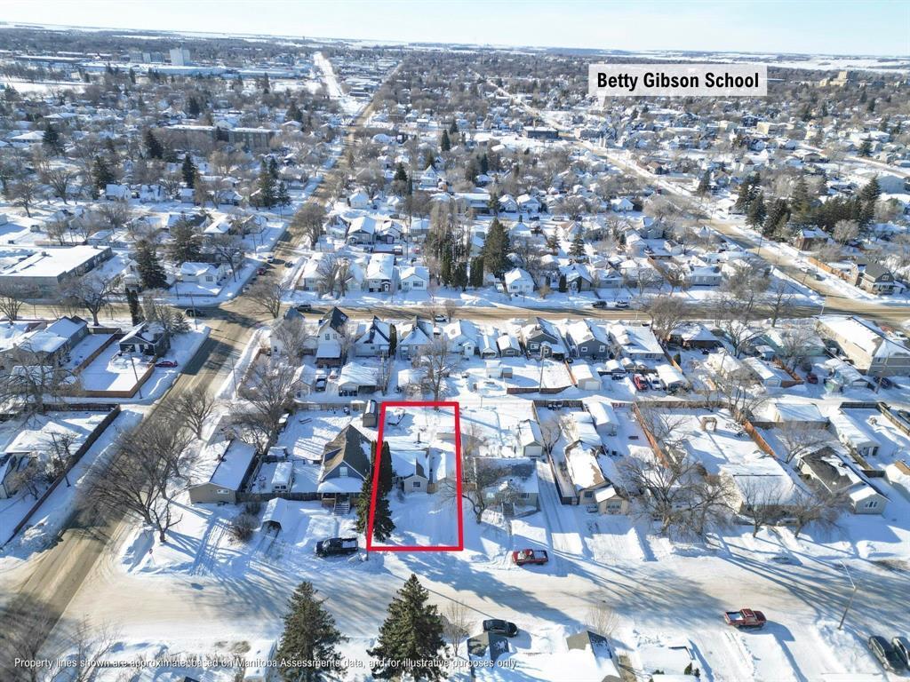 852 5Th Street, Brandon, MB - Outdoor With View