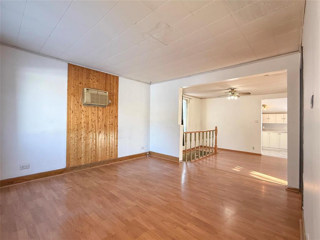 852 5Th Street, Brandon, MB - Indoor Photo Showing Other Room