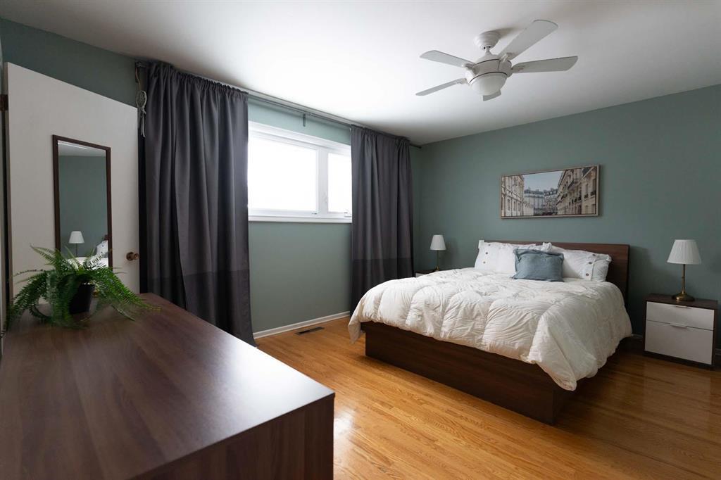 121 Aldershot Boulevard, Winnipeg, MB - Indoor Photo Showing Bedroom