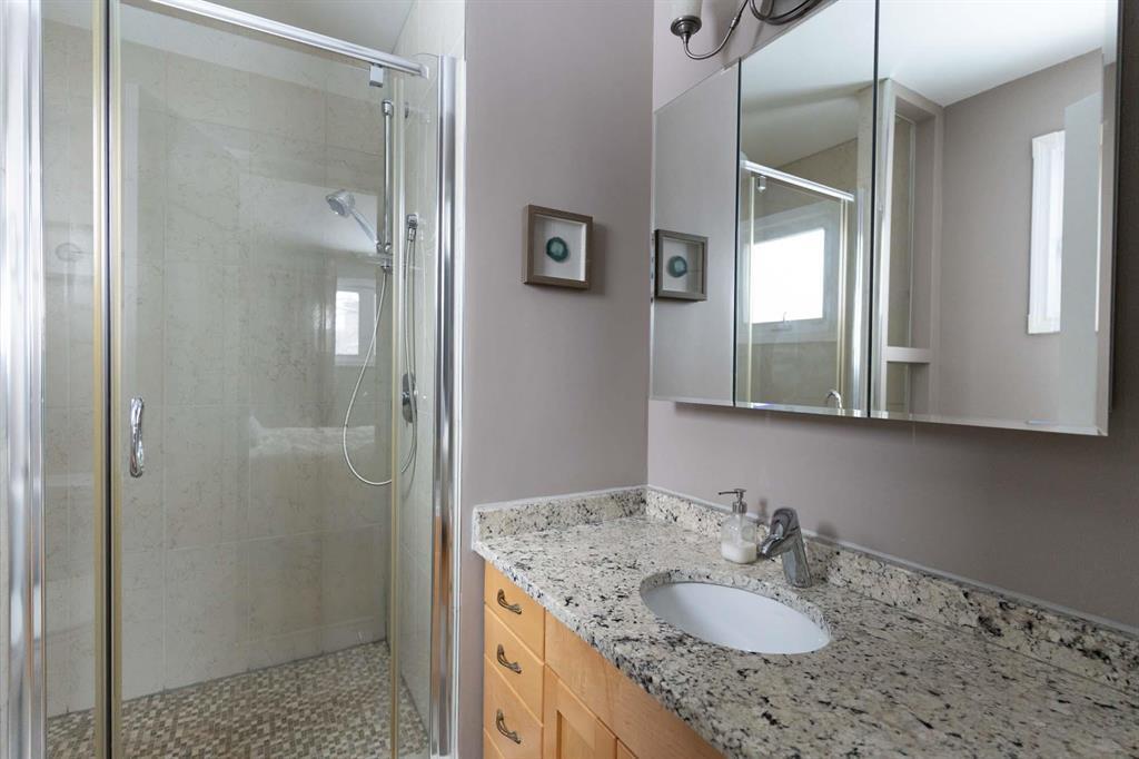 121 Aldershot Boulevard, Winnipeg, MB - Indoor Photo Showing Bathroom
