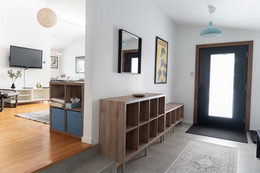 121 Aldershot Boulevard, Winnipeg, MB - Indoor Photo Showing Other Room