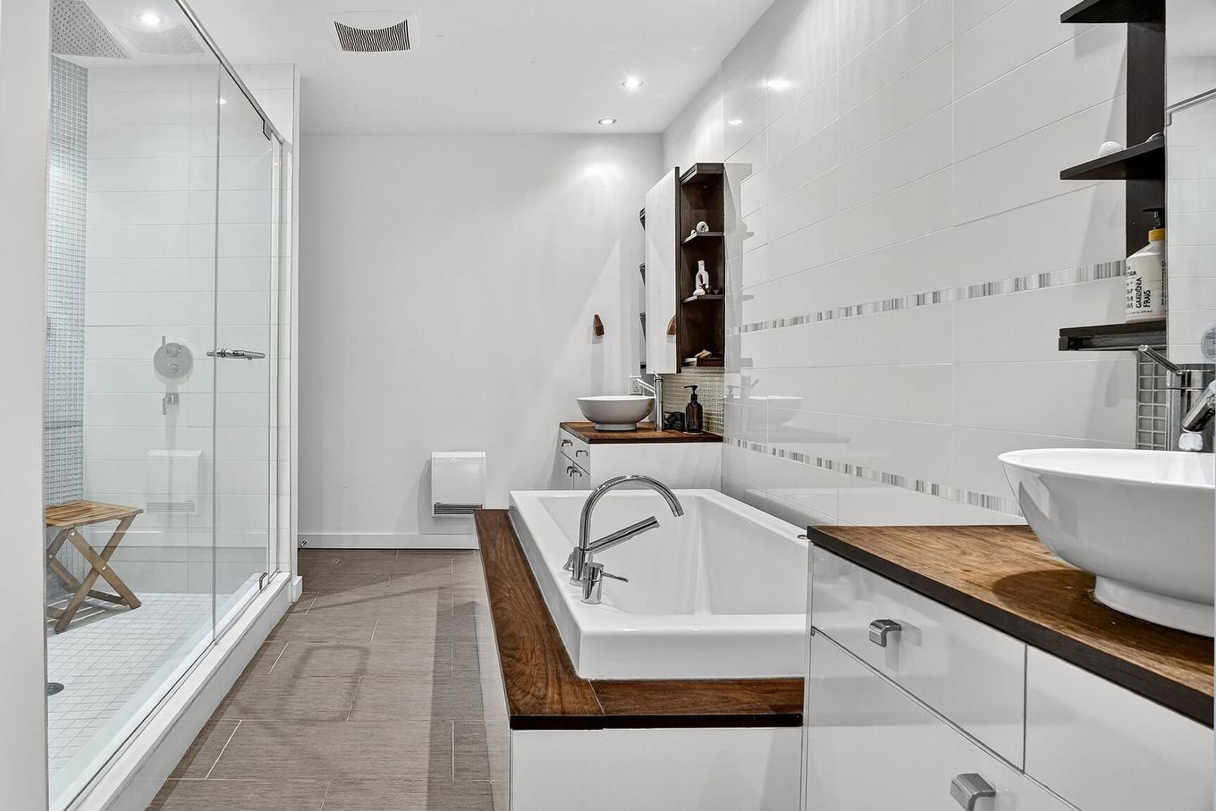 Bathroom - 2415 Rue Ste-Catherine E., Montréal (Ville-Marie), QC - Indoor Photo Showing Bathroom