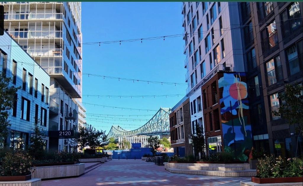 Nearby - 2415 Rue Ste-Catherine E., Montréal (Ville-Marie), QC - Outdoor