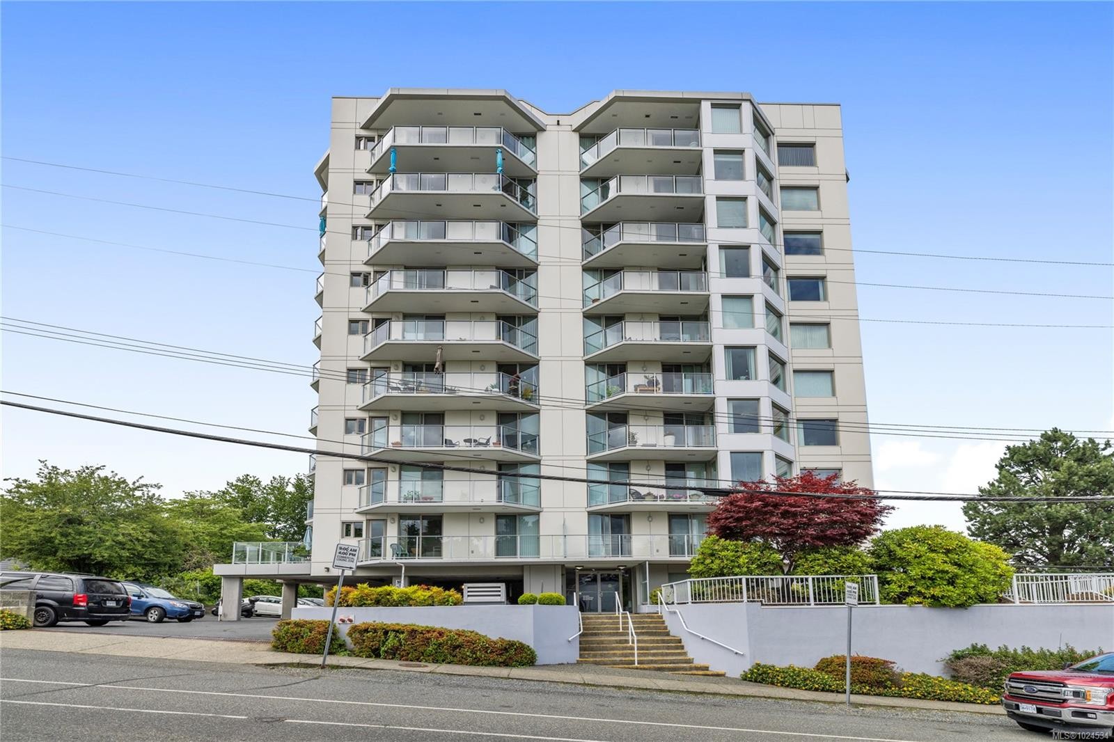 202-220 Townsite Rd, Nanaimo, BC - Outdoor With Facade