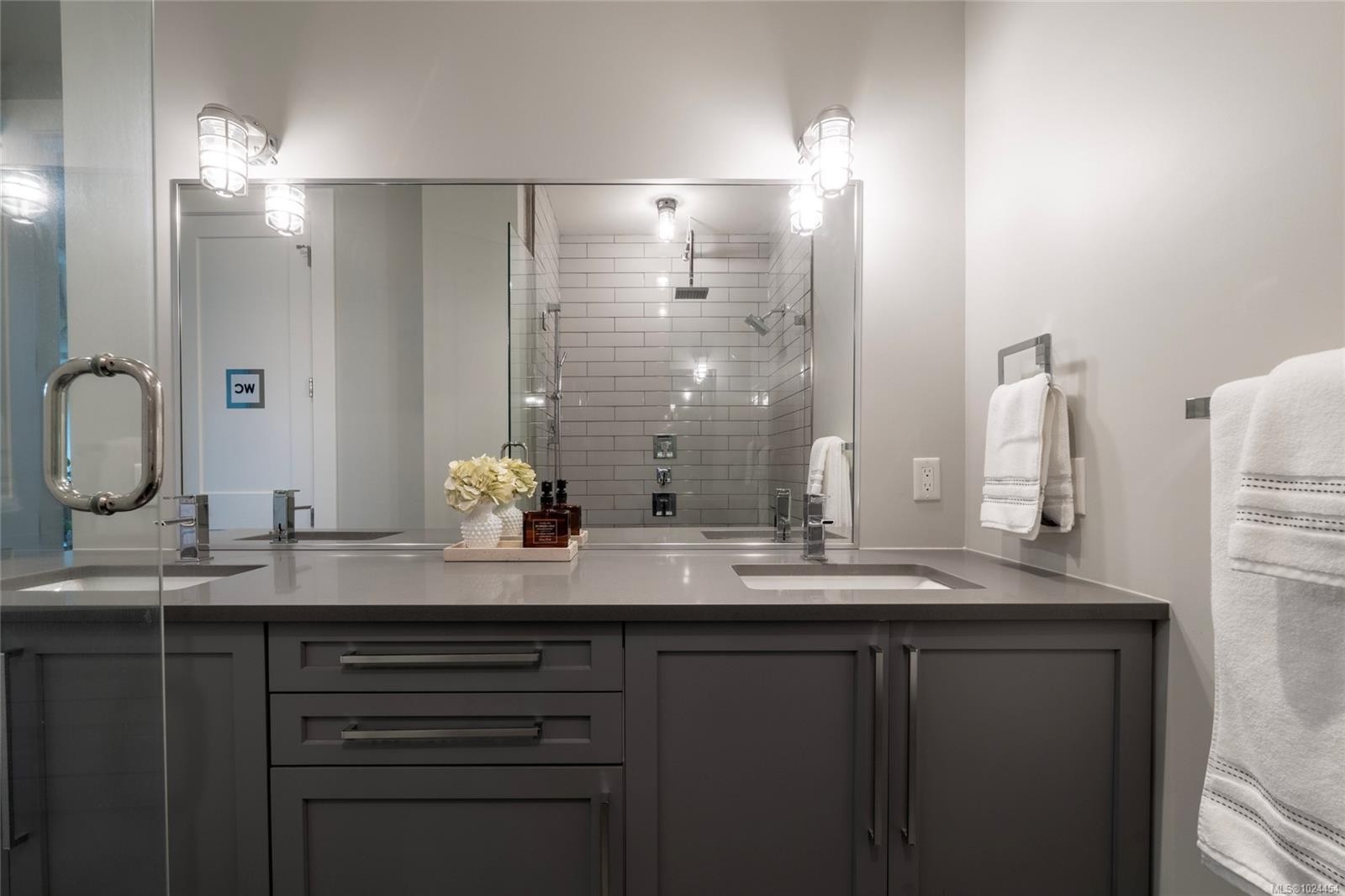 108-2049 Country Club Way, Langford, BC - Indoor Photo Showing Bathroom