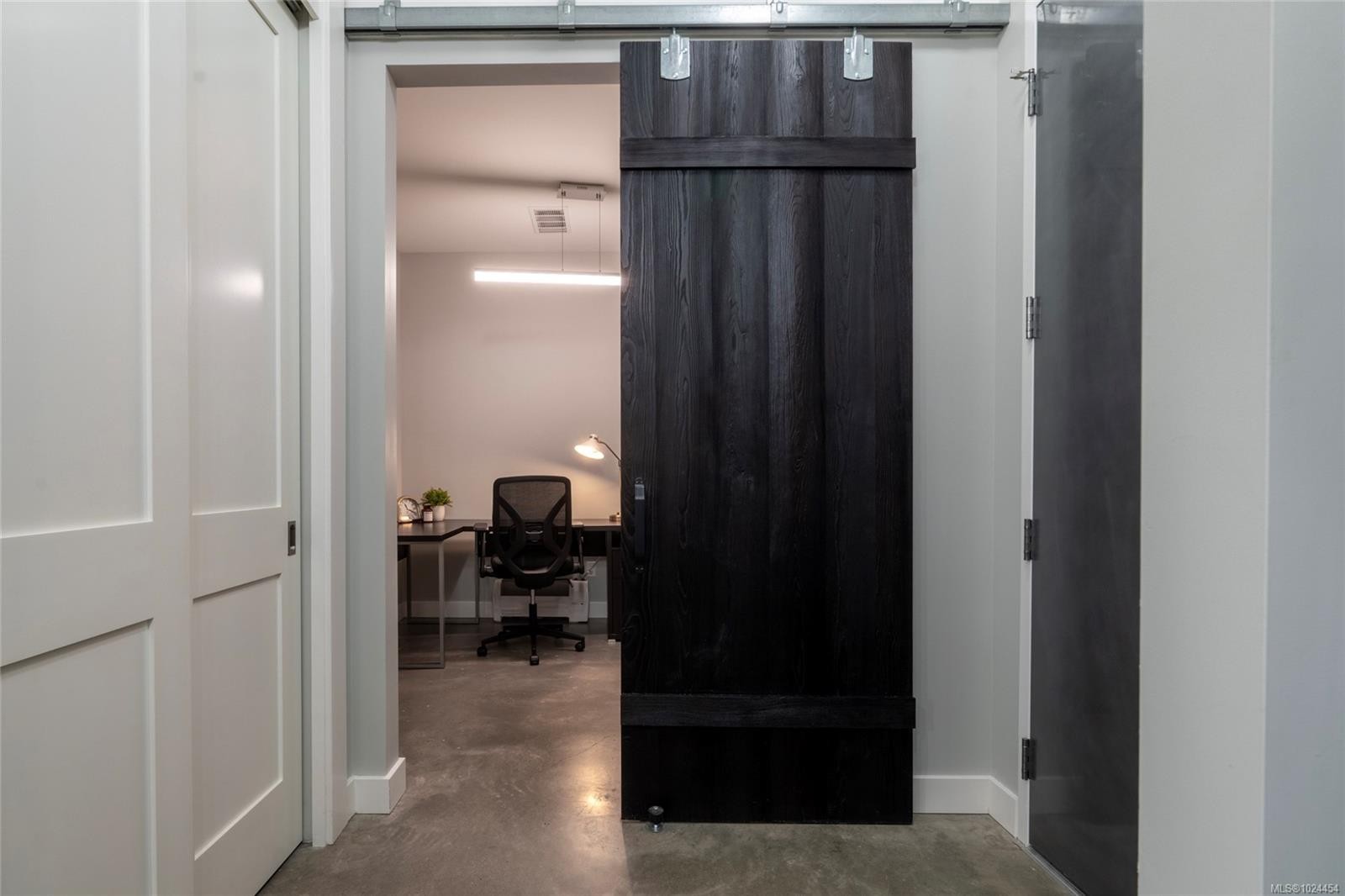 108-2049 Country Club Way, Langford, BC - Indoor Photo Showing Other Room